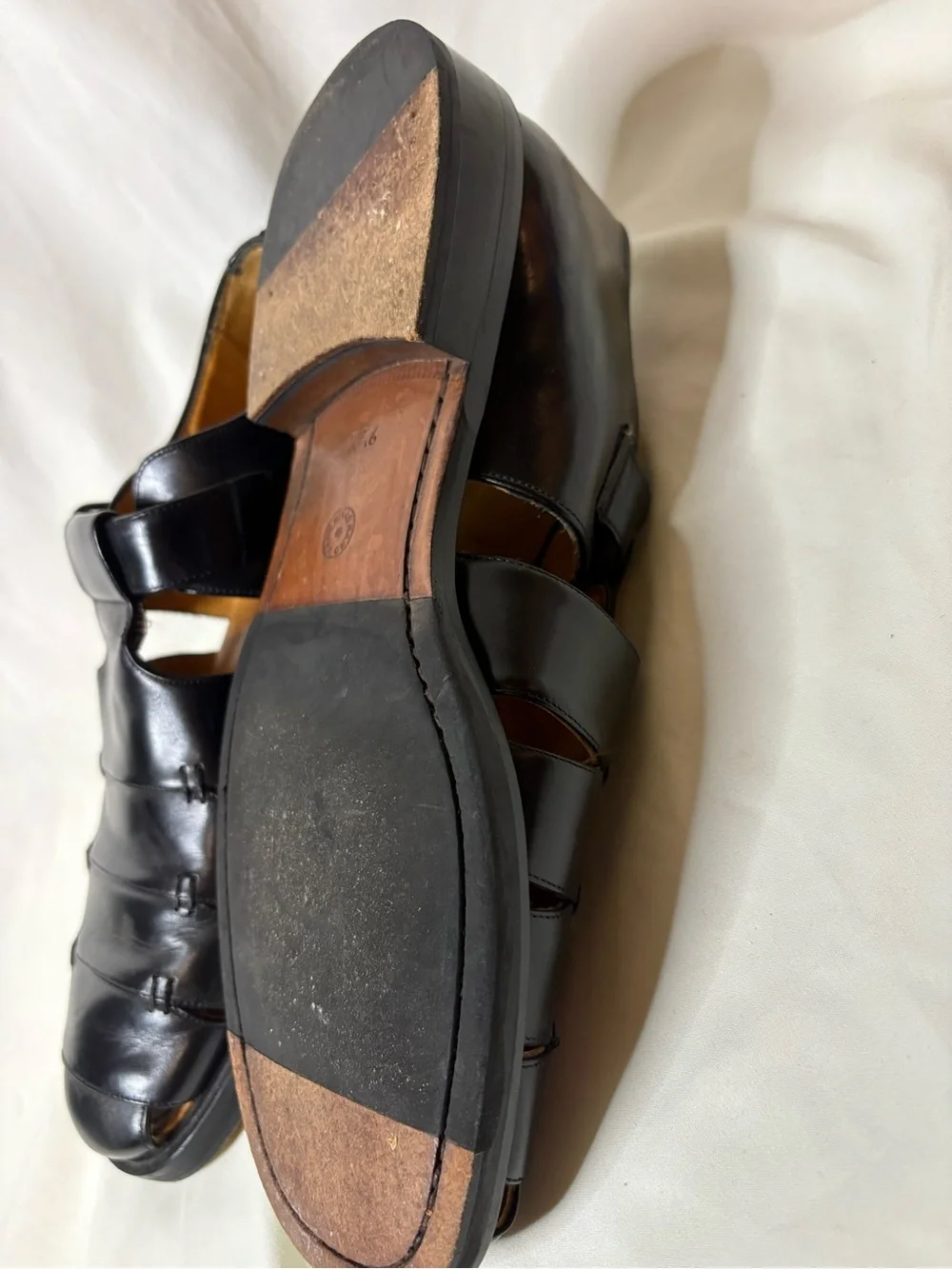 Mezlan Black Leather Fisherman-Style Men’s Sandals with Buckle